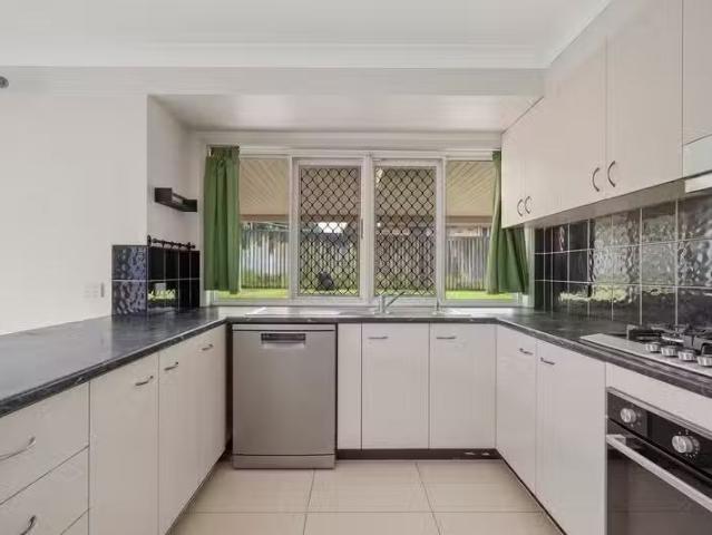 For Rent! 67 Haldham Crescent, REGENTS PARK, QLD 4118 House.