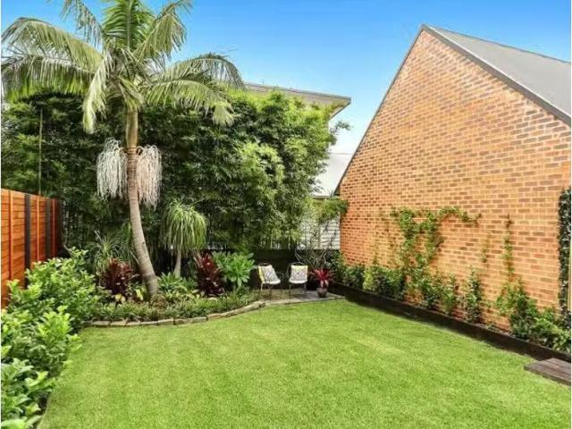 Just in! 67A Albert Street, Freshwater House for rent Listed.