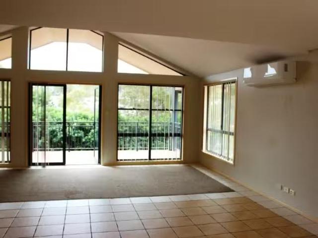 Charming 68 Bonito Street, CORLETTE House for rent Listed by.