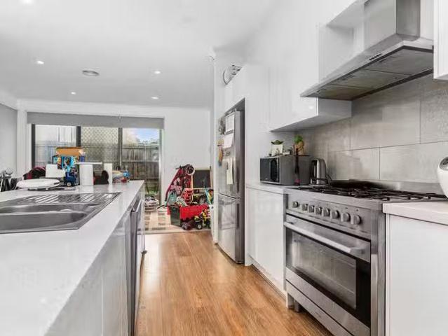 Cheap 68 Hutchinson Drive, Lynbrook, VIC 3975