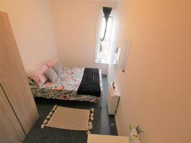 Cheap 6 bedroom house share for rent in Gables, Bournemouth, BH1