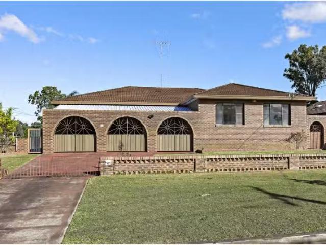 Just in! 6 BR 46 & 46a Braddon Street, Oxley Park House for re.