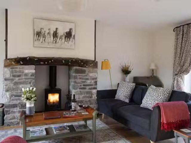 For Rent! 6 BR Ynys Wen