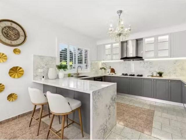Nice 6 BR House &/Flat 27 Farnham Avenue, Roselands House for.