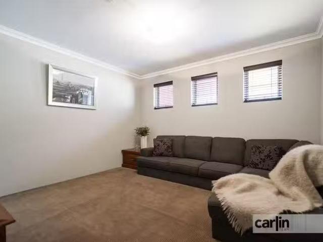 Just in! 6 Butterfly Loop, Success, WA 6164