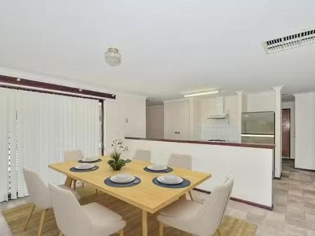 Nice 6 Conway Loop, Waikiki, WA 6169