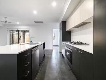 Cozy 6 Florida Crescent, Spring Mountain, QLD 4300