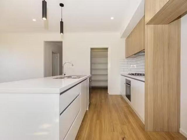 Cheap 6 John Street, OLD NOARLUNGA, SA 5168 House for Rent