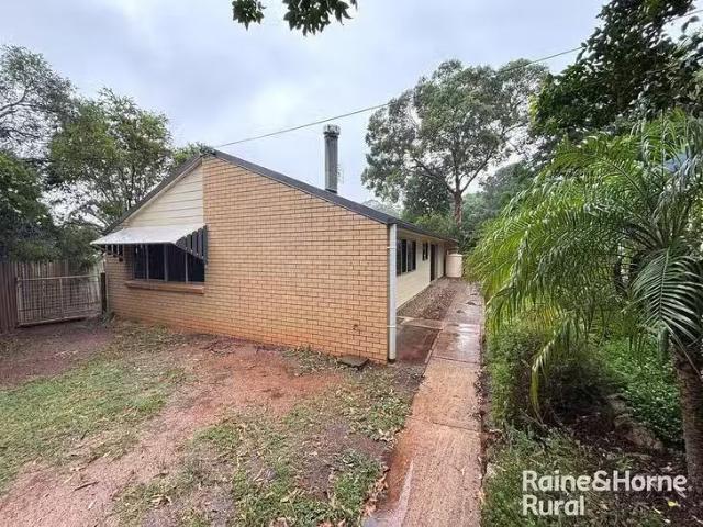 Charming 6 Murray Parade, Kingaroy, QLD 4610