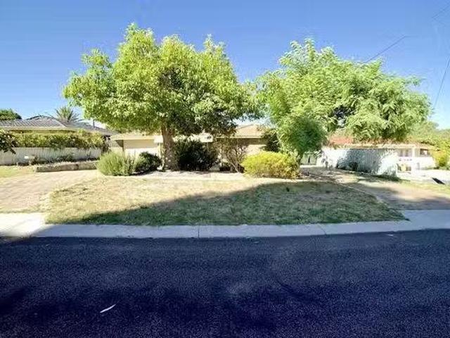 Cozy 6 Puglia Place, Koondoola, WA 6064