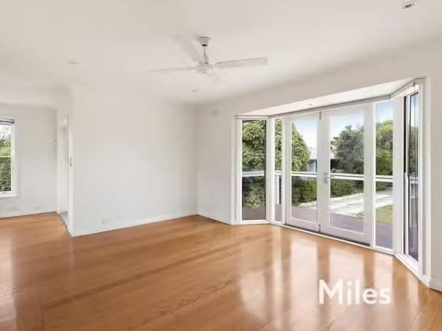 Just in! 6 Simon Court, Rosanna VIC 3084