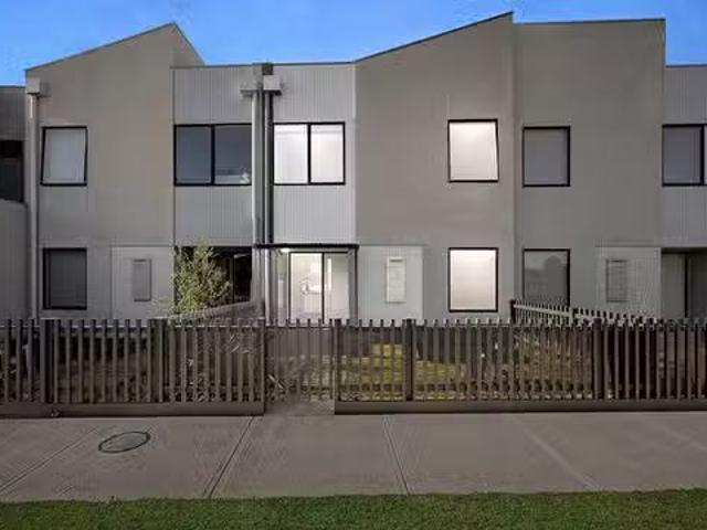 New 6 Spotted Gum Close, Clyde, VIC 3978