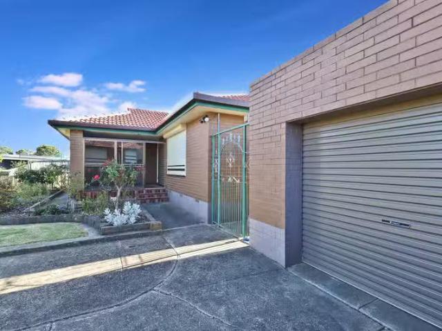 Cozy 6 Swansea Parade, St Albans VIC 3021