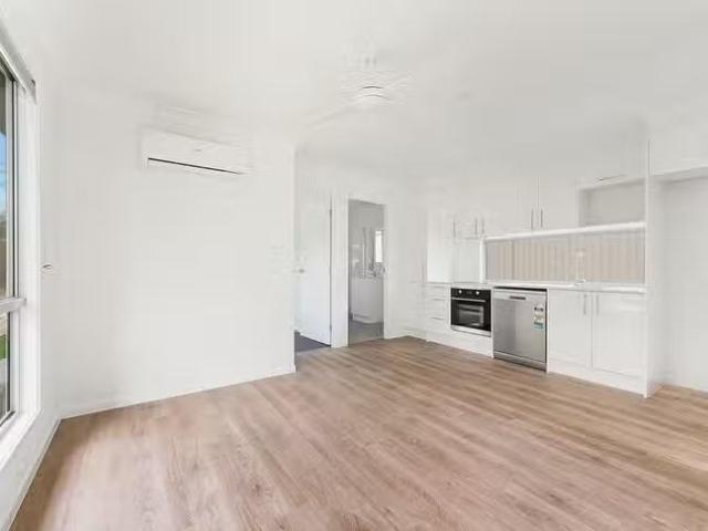 Just in! 6A Karabil Street, Kingston, QLD 4114