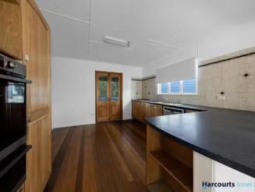Just in! 70 Barton Road, Hawthorne, QLD 4171