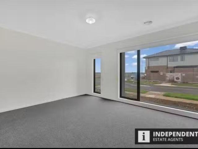 Deal! 70 Eaglemont Drive, Strathtulloh, VIC 3338