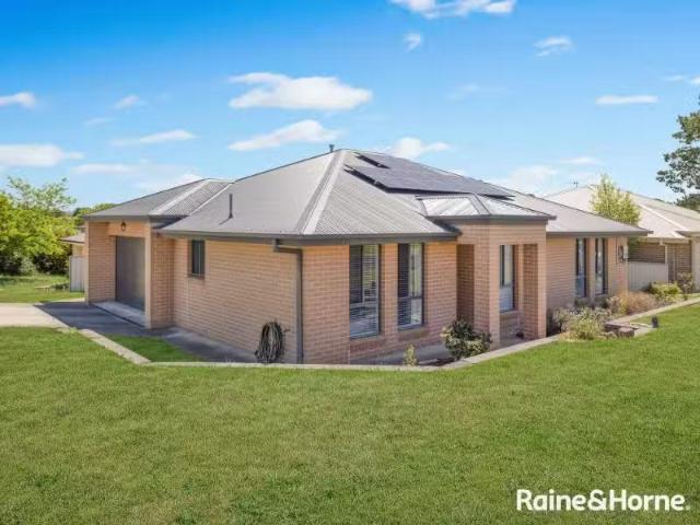 Deal! 72 Ashworth Drive, KELSO House for rent Listed by Renta.