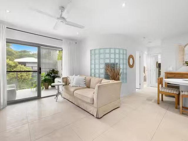 Just in! 7/2 Little Bennett Street, Norman Park, QLD 4170