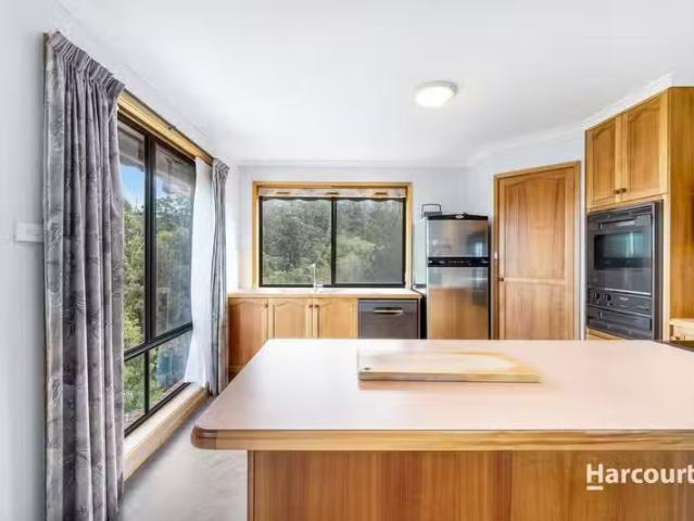 Nice 72 Skyline Drive, HOWRAH, TAS 7018 House for Rent