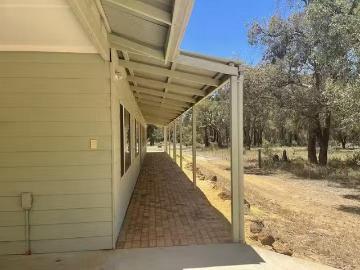 Charming 739 Crest Hill Road, Mooliabeenee, WA 6504