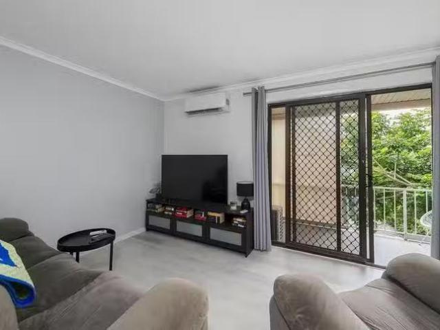 Cozy 7/4 Baker Avenue, Labrador, QLD 4215
