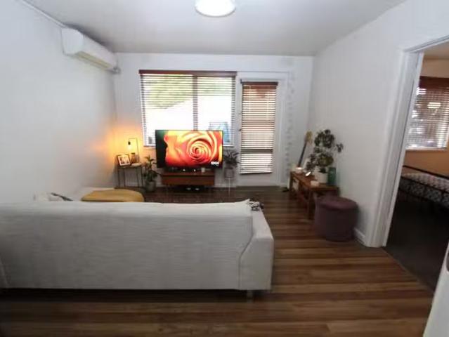 Deal! 7/4 Hartpury Avenue, Elwood VIC 3184
