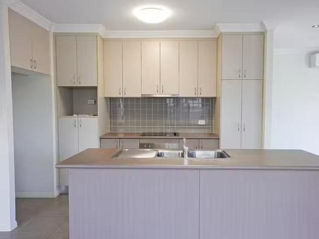 Unique 74 Willowbank Drive, Kirwan, QLD 4817