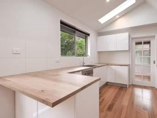 Deal! 76 Wonga Rd, Ringwood VIC 3134 House For Lease