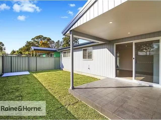For Rent! 76A Adelaide Avenue, UMINA BEACH House for rent Lis.