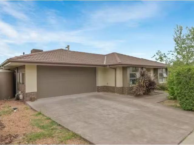 Nice 77 Chance Street, Crace House for rent Listed by Jess Ca.
