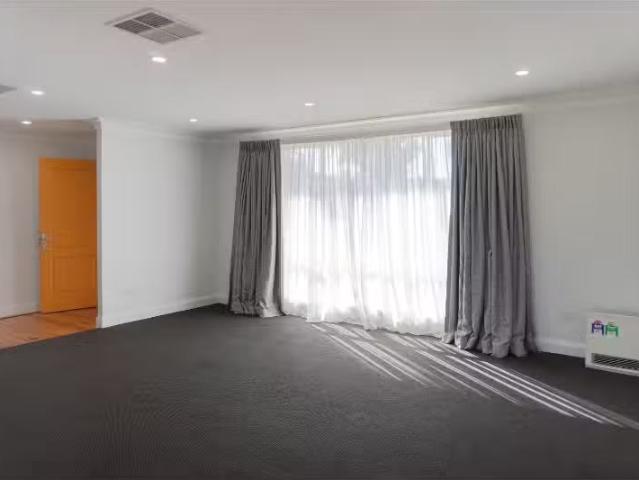 Just in! 77 Quarry Road, FORBES House for rent Listed by Brit.