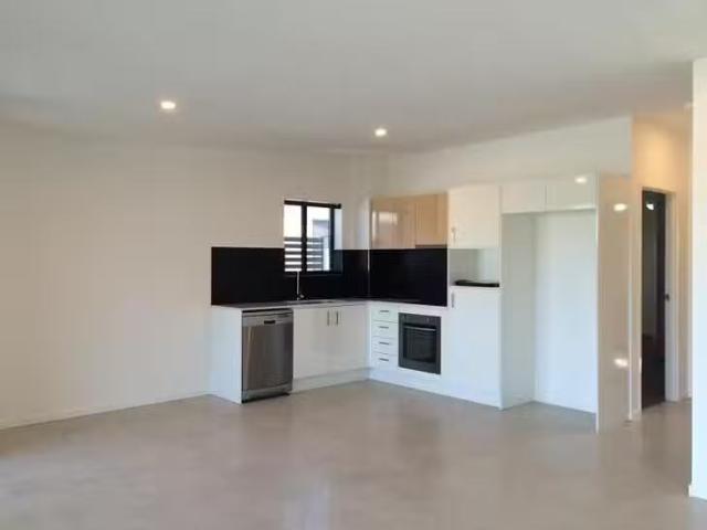 Unique 8/16 Shottery Street, Yeronga, QLD 4104