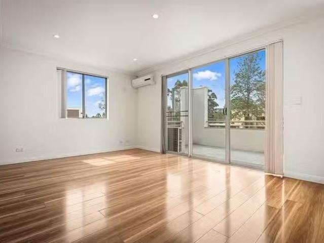 Unique 8/178 Bridge Road, Westmead, NSW 2145