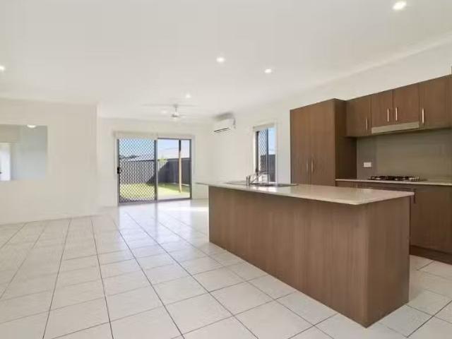 For Rent! 81 Norfolk Street, Fern Bay House for rent Listed b.