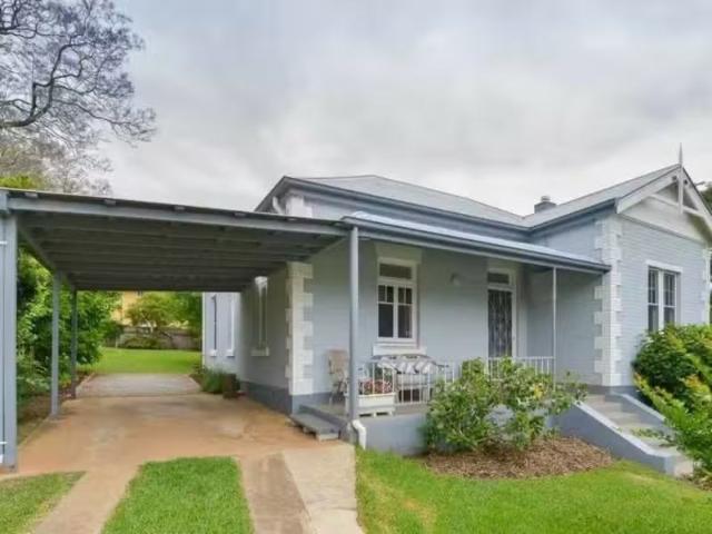 Deal! 81 Roderick Street, EAST TAMWORTH House for rent Listed.