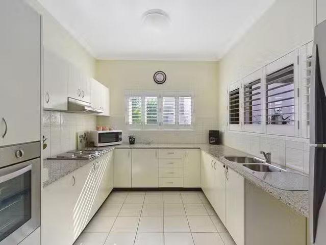 Nice 8/23 Thompson Close, Pennant Hills, NSW 2120
