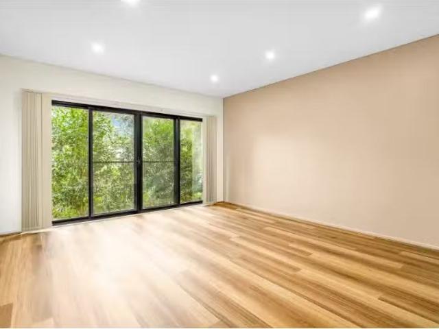 Rental! 82 Bentwood Terrace, Stanhope Gardens House for rent.