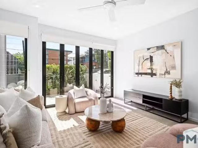 Unique 82A Rialto Street, Greenslopes, QLD 4120