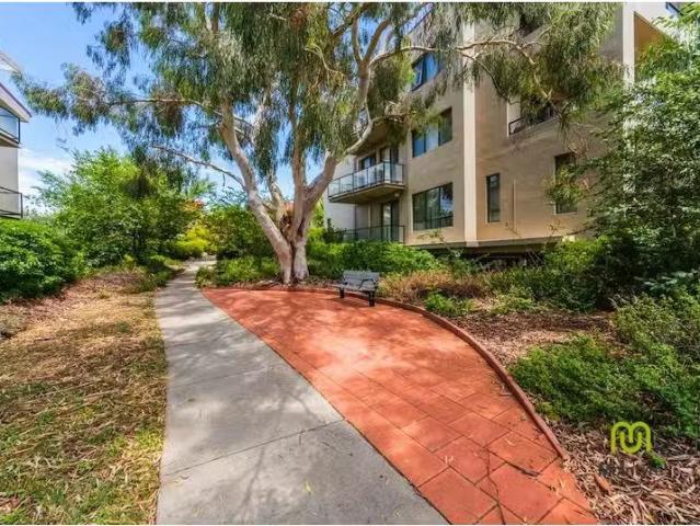 Just in! 8/58 Eileen Good Street, Greenway Townhouse for rent.
