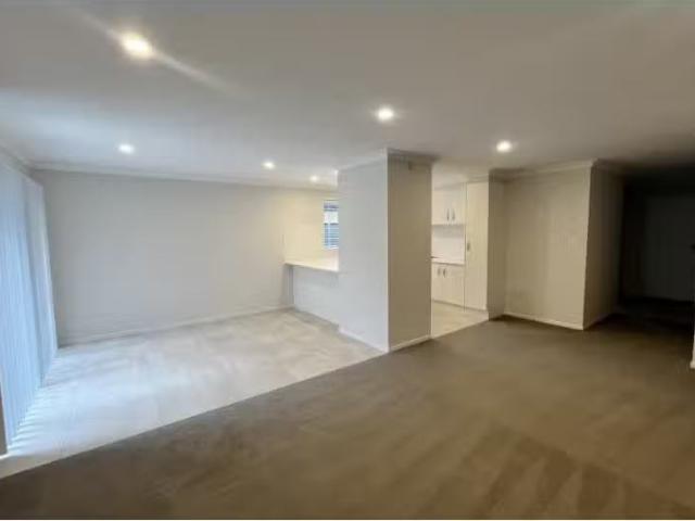 New 8/50 Isa Road, Worrigee House for rent Listed by Christop.