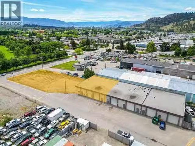 Charming 880 Leathead Road Unit# 1 & 2, Kelowna, BC, V1X 2J8.