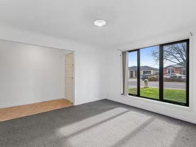 Deal! 88 Lakeside Drive, Andrews Farm, SA 5114
