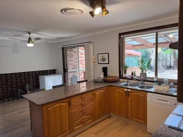 Cheap 89 Leo Drive, NARRAWALLEE, NSW 2539 House for Rent