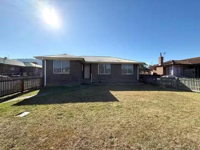 Deal! 8 Tottenham Road, Gagebrook, TAS 7030