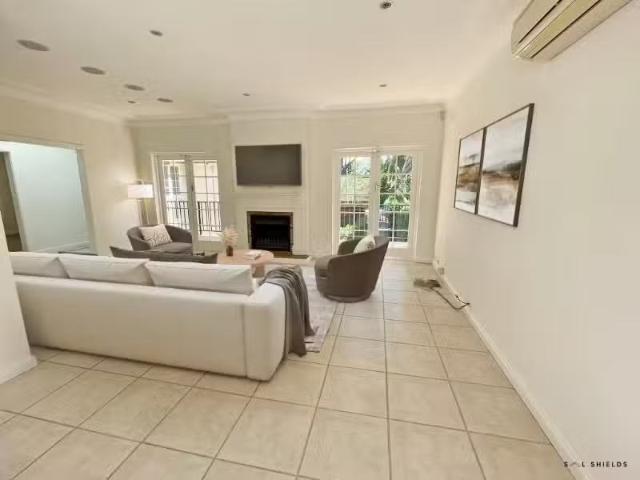 Unique 8 Woodlands Avenue, Pymble House for rent Listed by Sa.