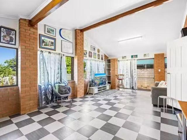 Cheap 8 Woodview Street, Browns Plains, QLD 4118