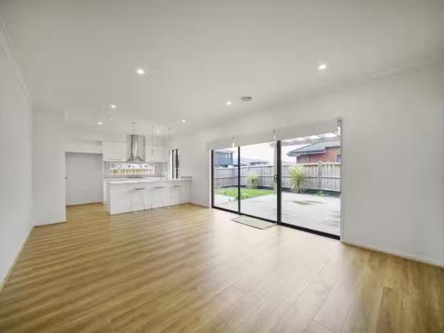 Charming 8 Yosemite Street, POINT COOK, VIC 3030 House for R.