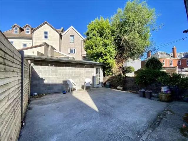 Nice 8 bedroom house for rent in Cranbrook Road, Bristol, BS6