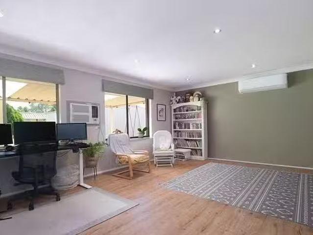 Cheap 8 Beete Place, Beechboro, WA 6063