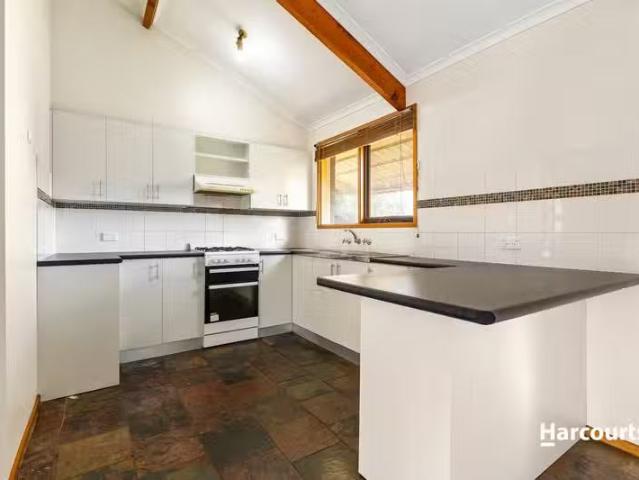 Cozy 8 Bren Court, Corio, VIC 3214 House for Rent
